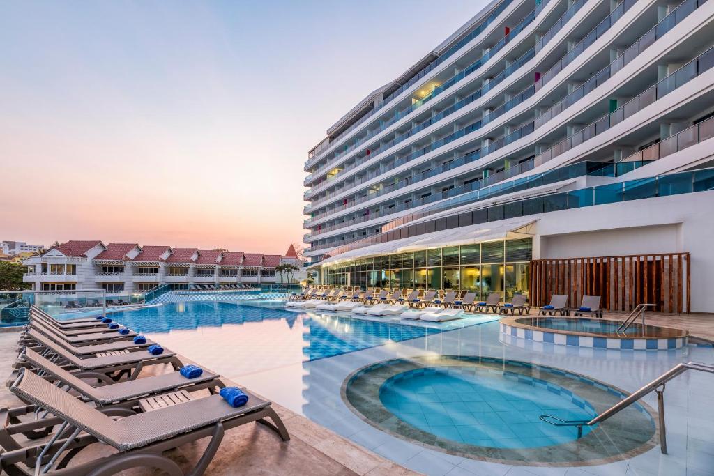 Las Américas Torre del Mar